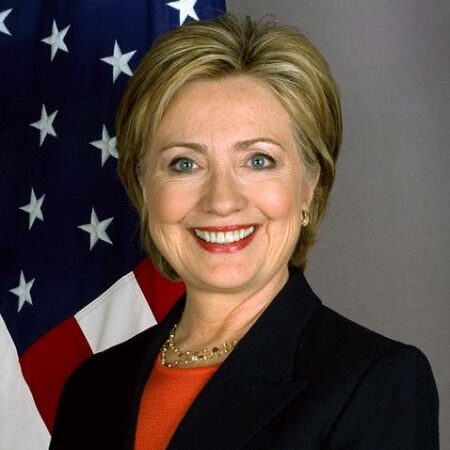 Hillary Clinton and Donald Trump Strike Different Tones After Dallas Shooting (Published 2016) – The New York Times