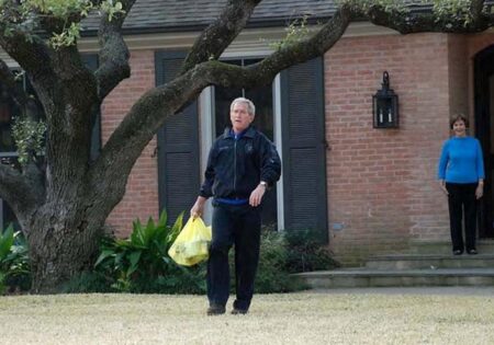 As Bush Settles Into Dallas, Golf Tees and Family Time Now Trump Politics (Published 2013) – The New York Times
