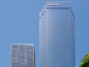 Santander recommits to downtown Dallas with 211,000-square-foot lease – Dallas News