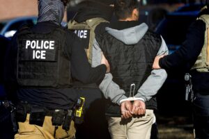 ICE arrests immigrants at Dallas courthouse amid new deportation tactic – CBS News