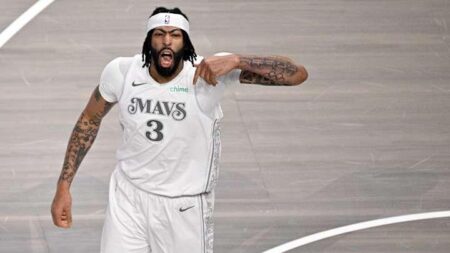 Dallas Mavericks Star Anthony Davis Talks ‘Integrity’ of NIL, College Sports – Sports Illustrated