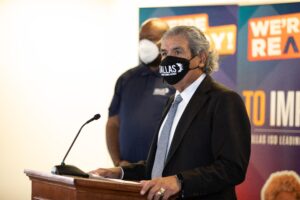 Dallas school district defies governor’s ban and announces a mask mandate. (Published 2021) – The New York Times