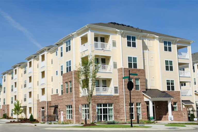 Apartment builder lands high-profile site on U.S. 75 – Dallas News
