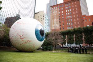 Dallas’ giant eyeball sculpture was vandalized with a message. Here’s what the artist thinks about that. – Dallas News
