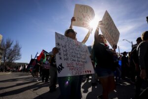 Dallas protesters slam President Trump, Elon Musk and DOGE for cutting federal workers – CBS News