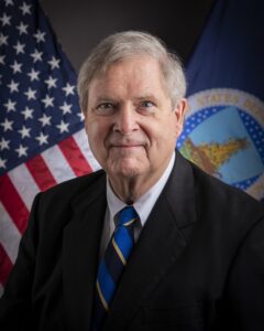 Tom Vilsack urges Iowa Democrats to ‘connect the dots’ on SNAP cuts in Trump tax cut bill – The Des Moines Register