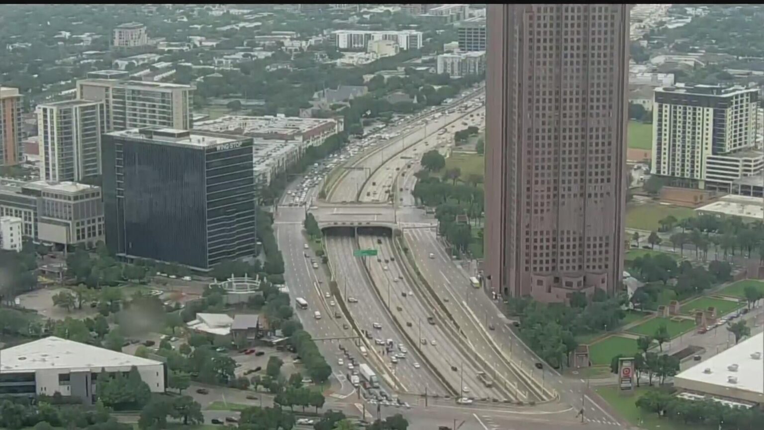 U.S. Highway 75 in Uptown Dallas back open after police investigation – CBS News