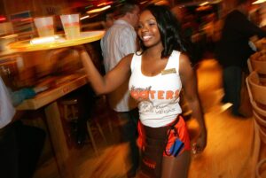 Hooters abruptly closes dozens of restaurants, including 1 in North Texas – The Business Journals