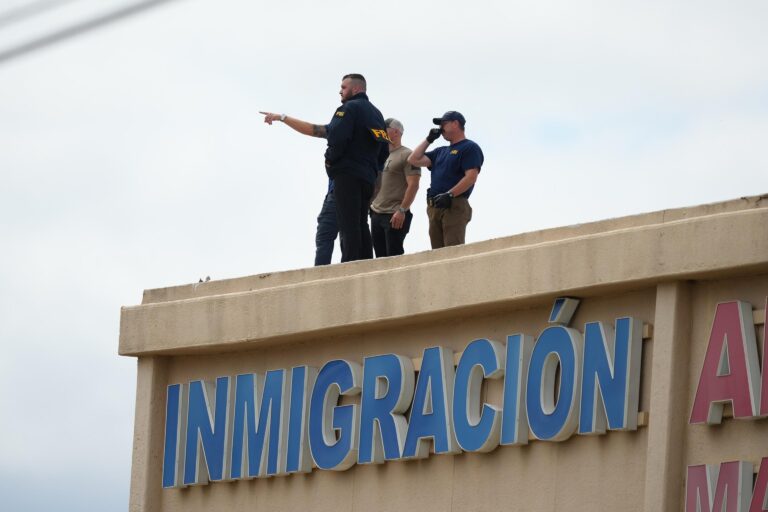 Gunman Opens Fire on ICE Office in Dallas, Killing a Detainee – The New York Times