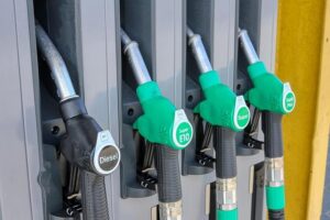 Dallas gas prices surge as Iran war threatens oil supply. How high will they go? – Dallas News