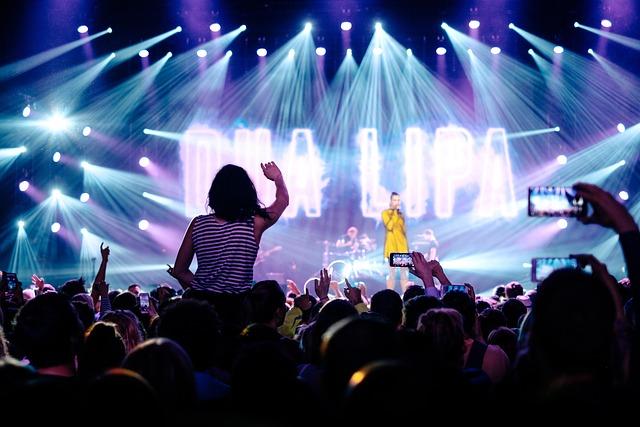 In her first Dallas show in 3 years, Dua Lipa pays homage to Kelly Clarkson – Yahoo In her first Dallas show in 3 years, Dua Lipa pays homage to Kelly Clarkson – Yahoo