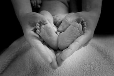 Baby with Heart Defect at Center of Surrogacy Dispute Finally Placed with Parents Baby with heart defect at center of US surrogacy dispute handed to parents – theguardian.com